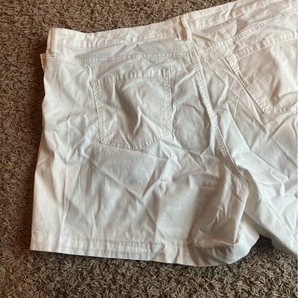 NWT! Gloria Vanderbilt White High Rise All-Around Slimming Effect Short Size 24W - Picture 12 of 12